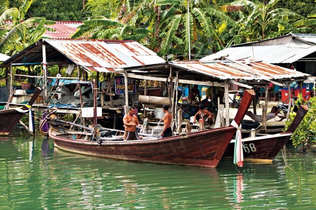 Vila de pescadores nos arredores de Phuket