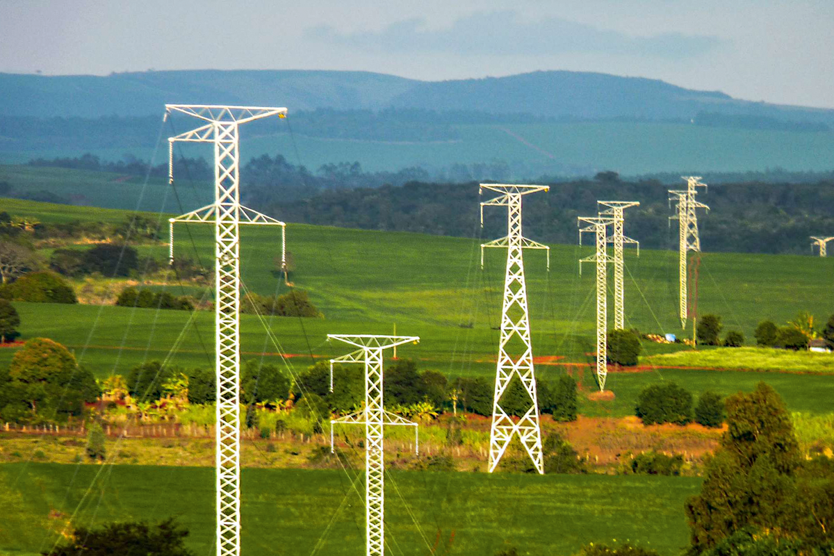 Linhas de transmissão, que constituem parte essencial da cadeia de valor do setor elétrico, foram esquecidas em leilões anteriores de energia eólica
