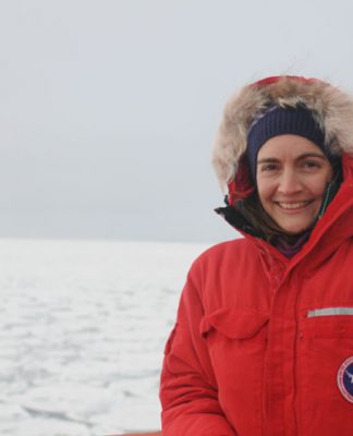 A pesquisadora Kim Bernard vai passar seis meses na Antártida para pesquisar o krill / Foto: Divulgação / Universidade Estadual do Oregon