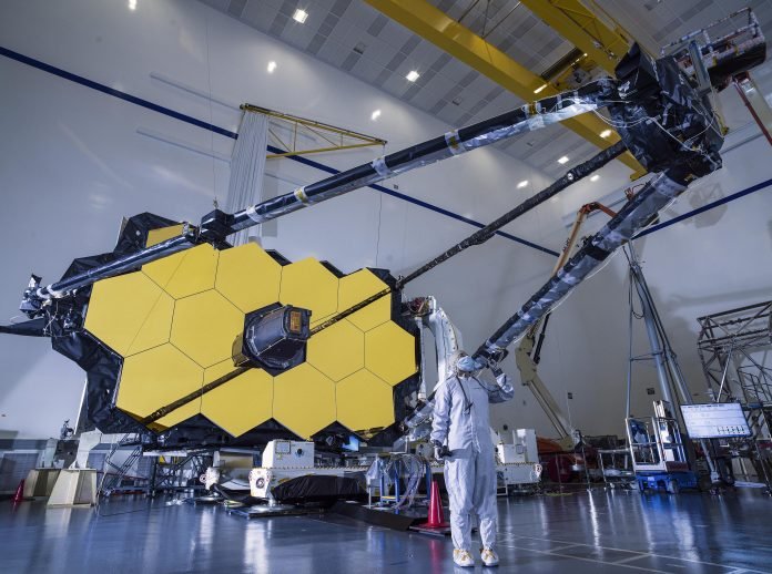 Deployment_test_of_Webb_s_secondary_mirror