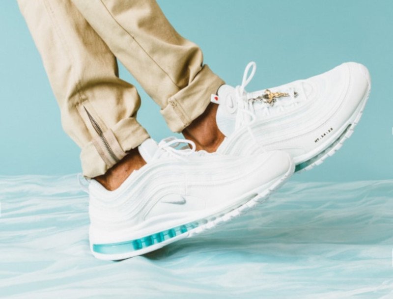 tenis da nike com agua benta