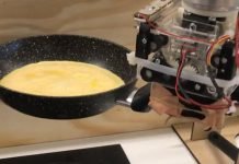 Chef robô prepara omeletes de dar água na boca