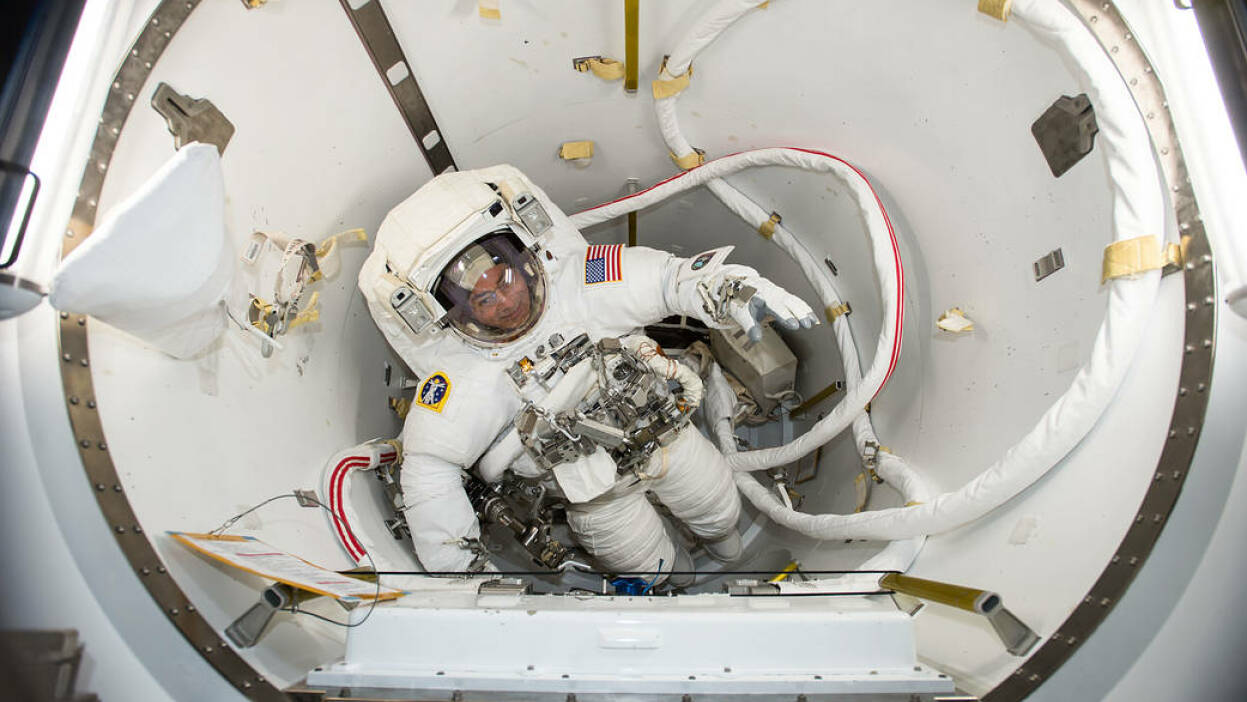 Após bater recorde, astronauta americano volta para casa em espaçonave russa