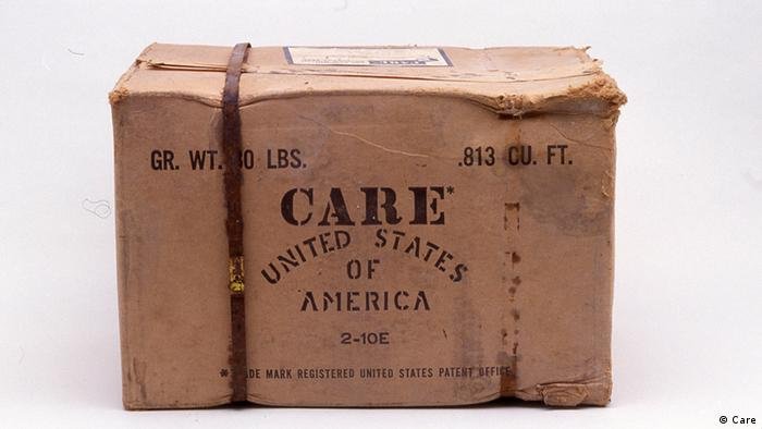 Amerikanische Lebensmittelpakete treffen im Nachkriegsdeutschland ein
