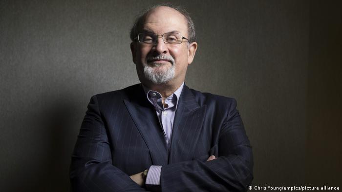 Salman Rushdie zeigt eine Verbesserung des klinischen Zustands