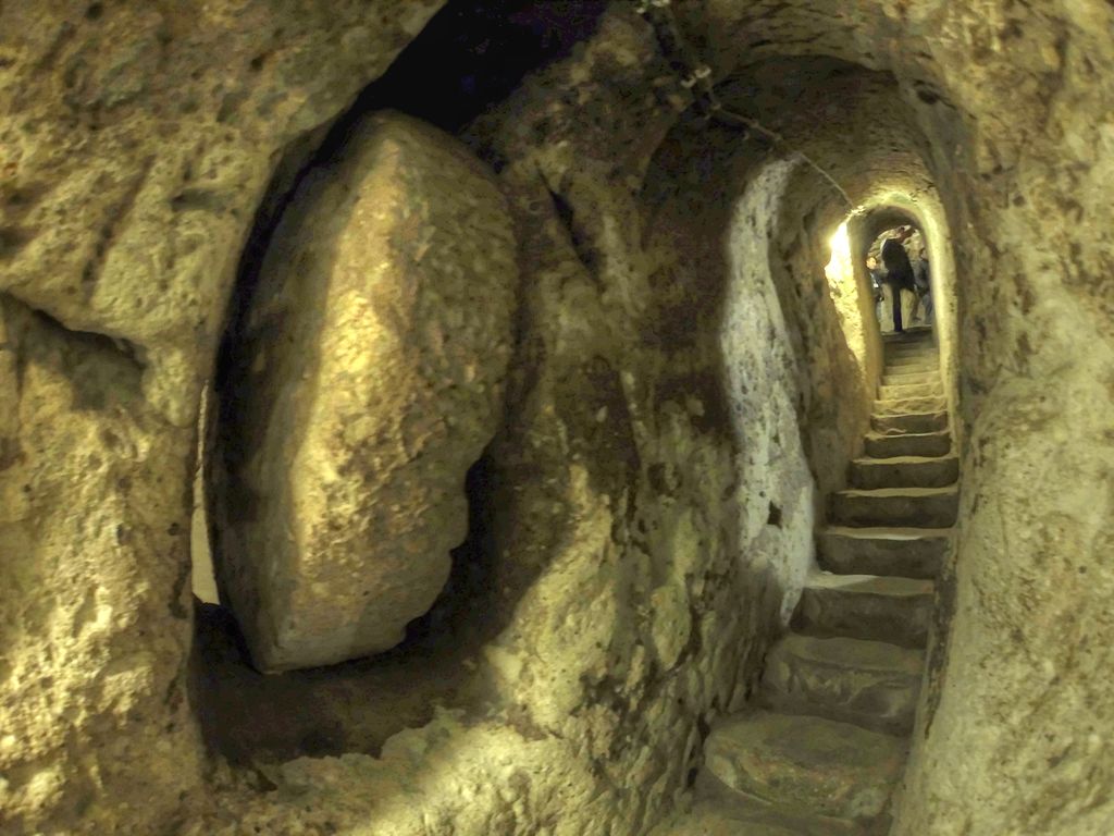 Surprise behind the wall: an underground city for 20,000 inhabitants